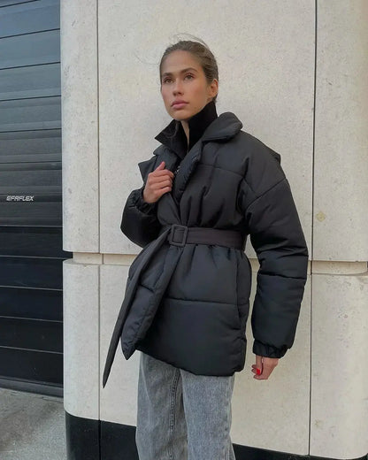 Stylische Pufferjacke mit Gürtel