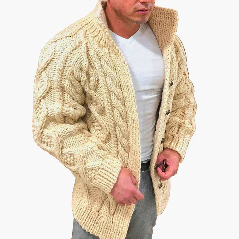 Stilvolle Strickjacke Zopfmuster Grobstrick