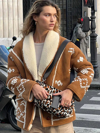 Damenschuhe nicht passend, IdealeKleiden ist hier ein Adjektiv. 
Die passende Antwort ist: Frauen Winterjacke Revers Modell