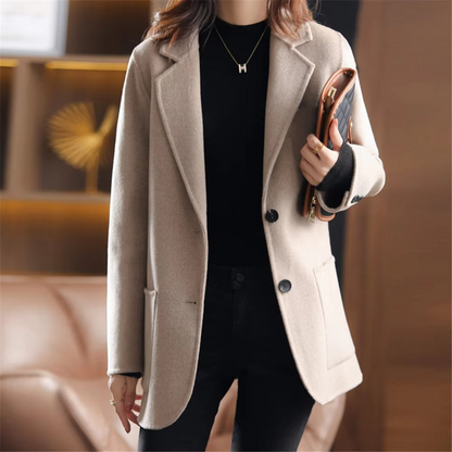 Stilvolle Blazerjacke Damen Schnitt mit Taschen