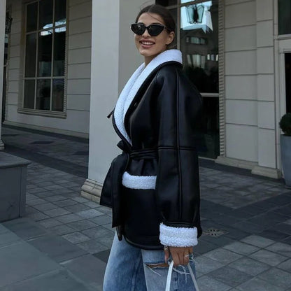 Elegante Lederjacke mit Pelzbesatz - IdealeKleiden