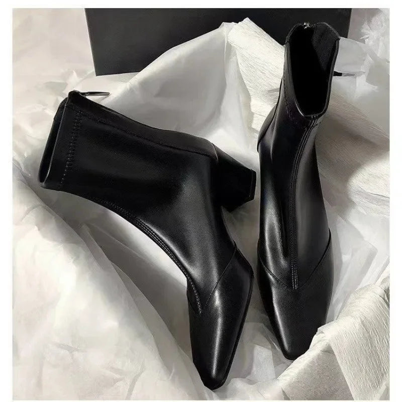 Stilvolle Stiefel Damen High Heels Chunky Spitze - IdealeKleiden