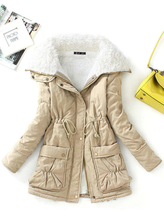 Warmes Winterkleid mit Kunstfellfutter und verstellbarer Passform - IdealeKleiden