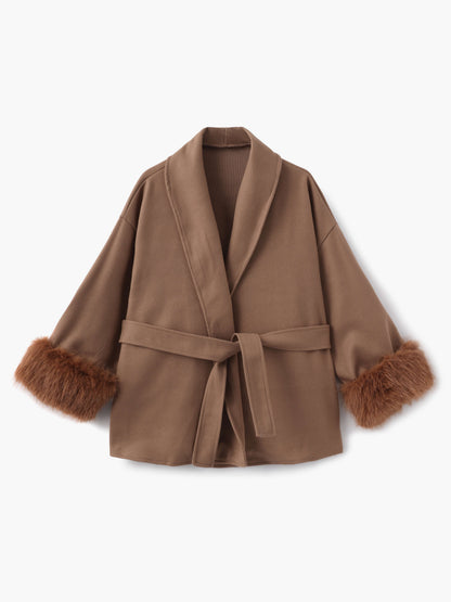 Eleganter Winterkurzmantel mit Kunstfell