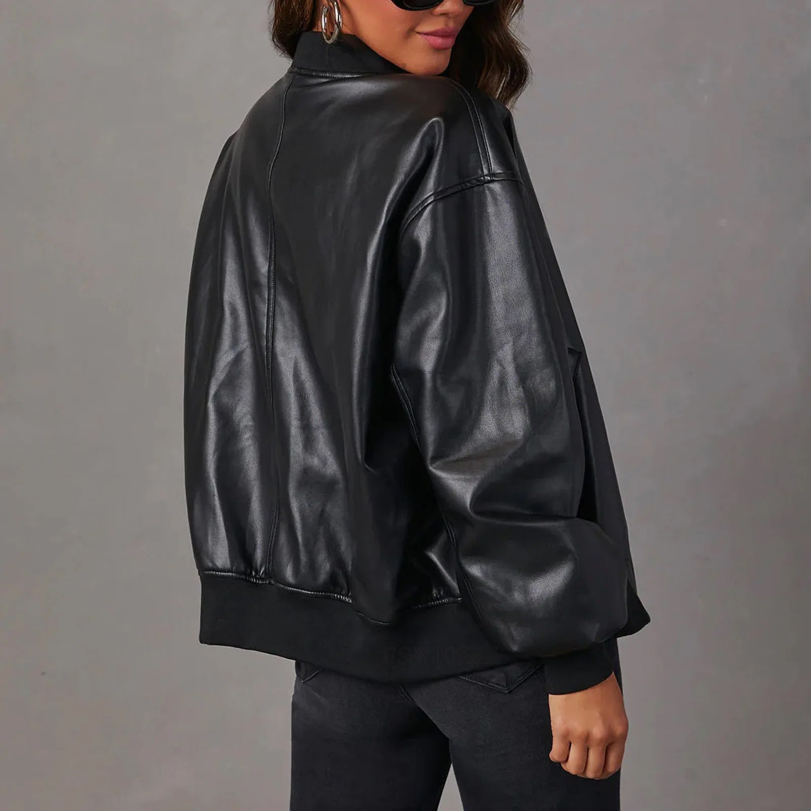 Stilvolle Lederjacke Biker Stil - IdealeKleiden
