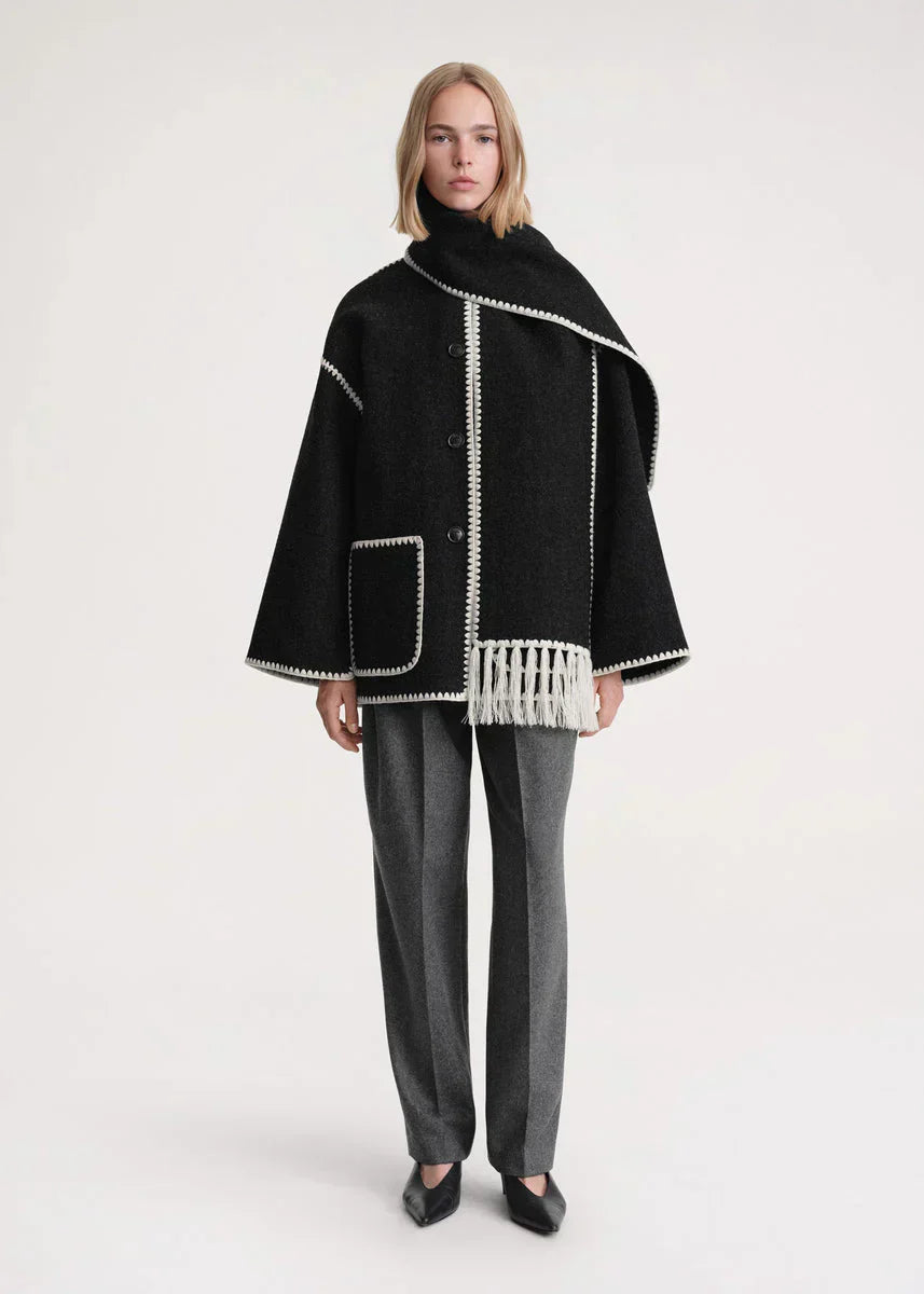 Elegante Damenjacke mit Schal