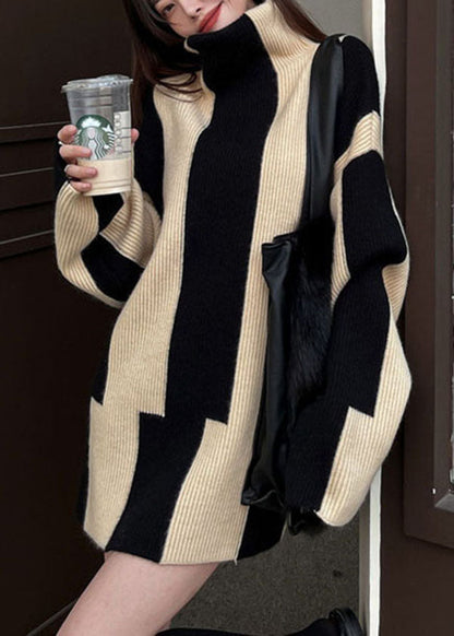 Stilvoller Strickpullover Schwarz Weiß Gemütlich Lang