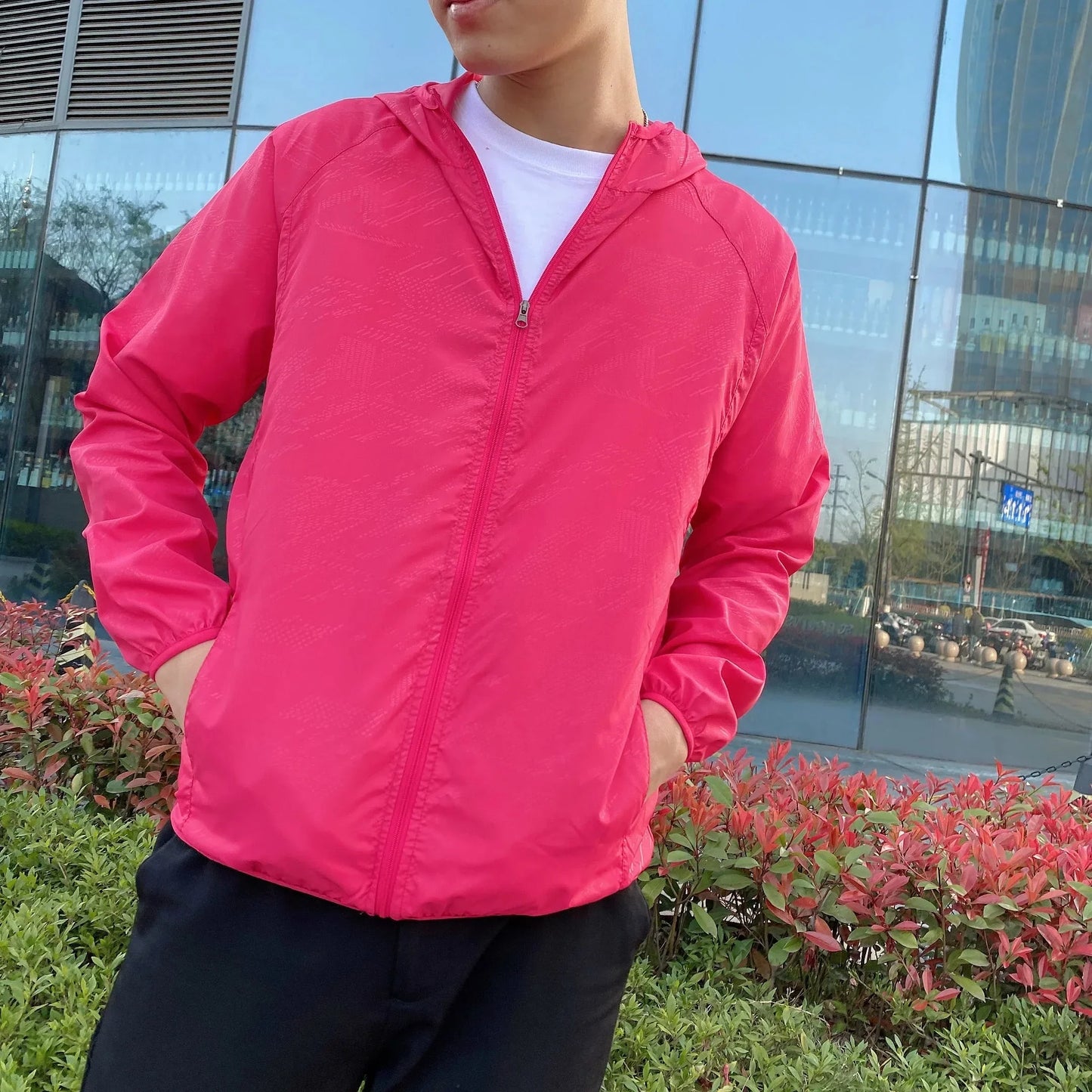 Leichte Herren Windjacke mit Kapuze