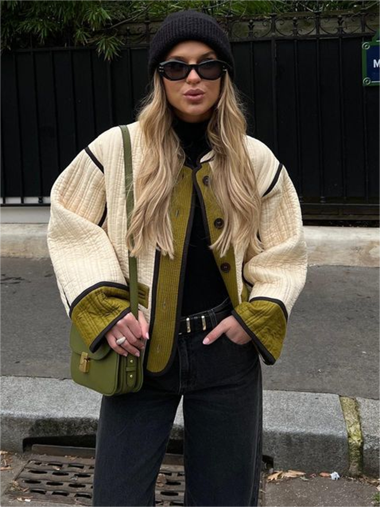 Moderne Damenjacke Übergangszeit mit Knöpfen