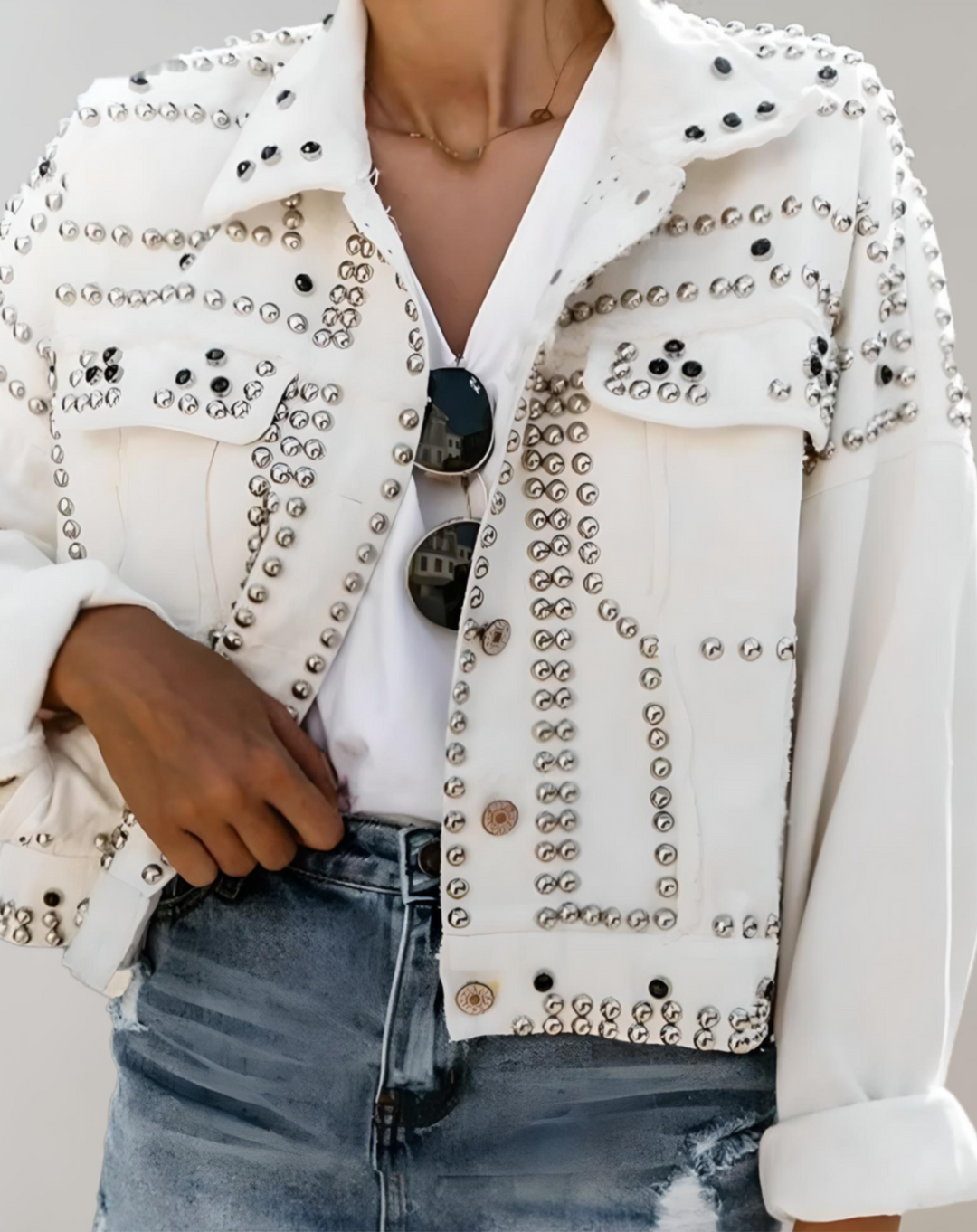 Stylische Lederjacke mit Nieten - Robust und Trendy