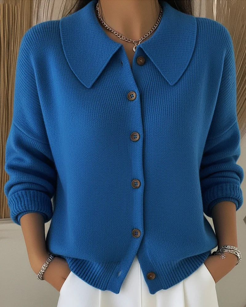 Klassische Damenpullover mit Knöpfen