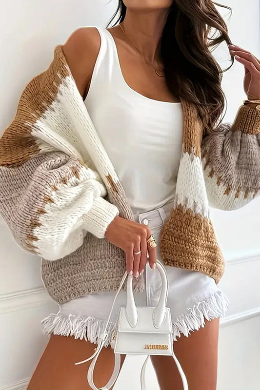 Lässige Strickjacke Mit Kontrastnähten - IdealeKleiden