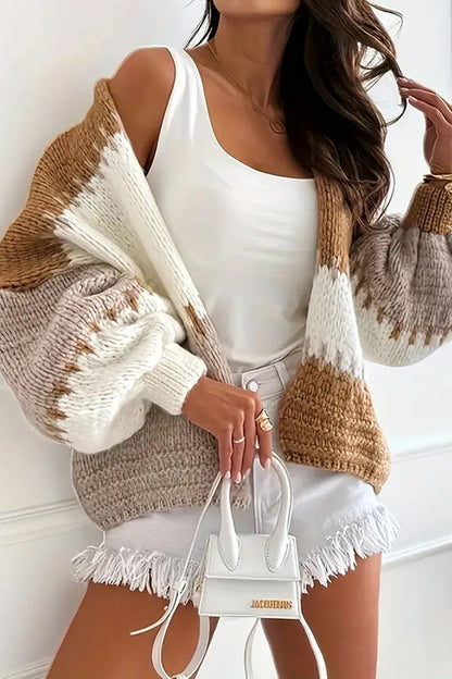 Gemütlicher Cardigan mit Kontrastnähten - IdealeKleiden