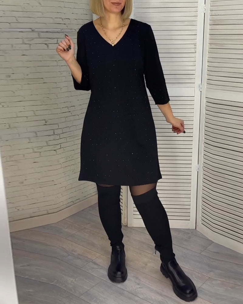 Kleid mit V-Ausschnitt und Dreiviertelärmeln → Elegantes Damenkleid V-Ausschnitt Stilvoll