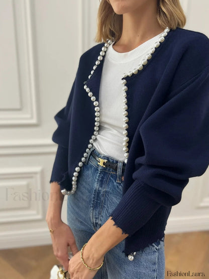 Elegante Strickjacke mit Perlen und Fransen