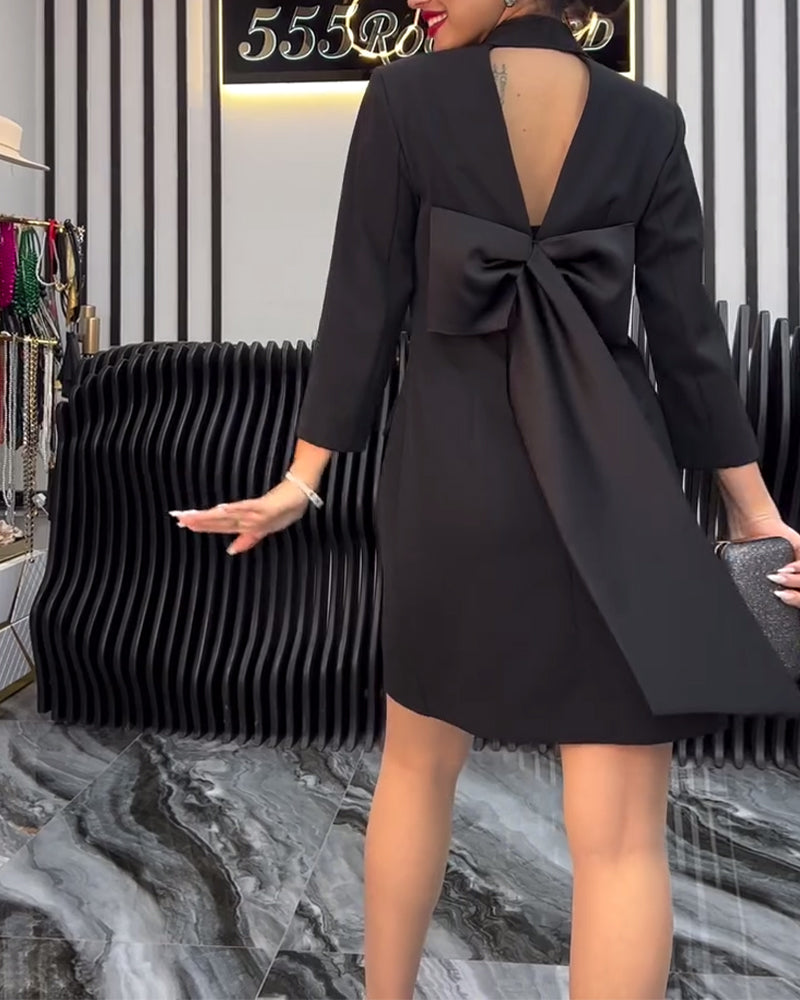 Eleganter Anzug mit Kragen und Fliege - IdealeKleiden
