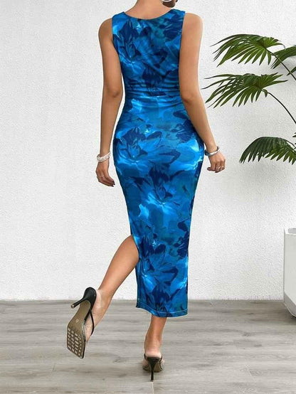 Figurbetontes Damenkleid Wasserfarben Muster Satin Optik