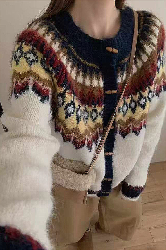 Weihnachtsstrickjacke Rundhals Fair Isle Hornknöpfe