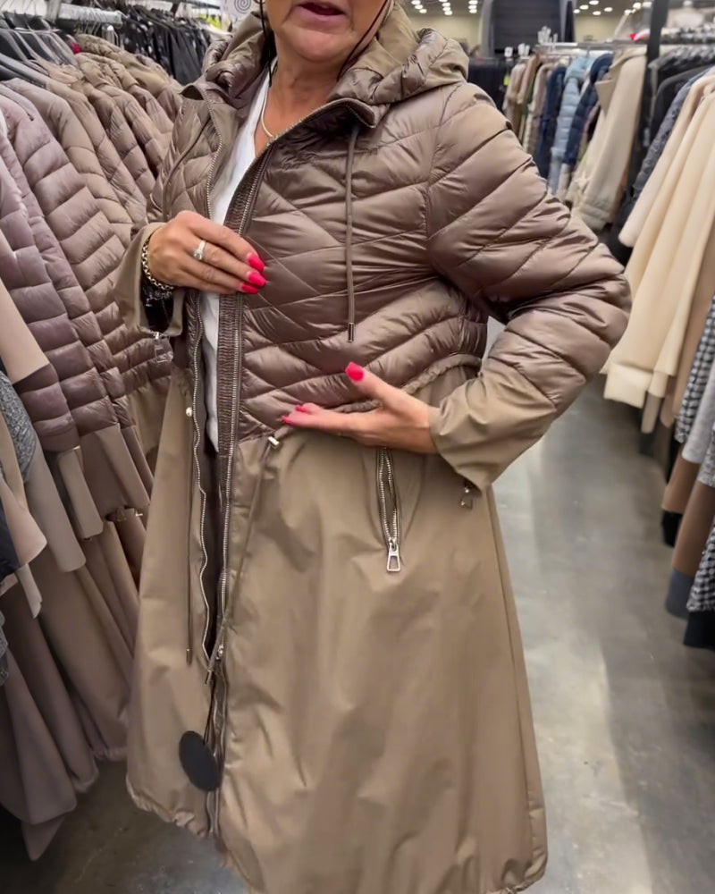 Warme Steppjacke mit Kapuze - IdealeKleiden