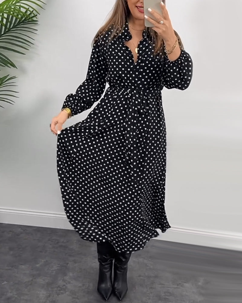 Elegantes Kleid mit Punktendetail