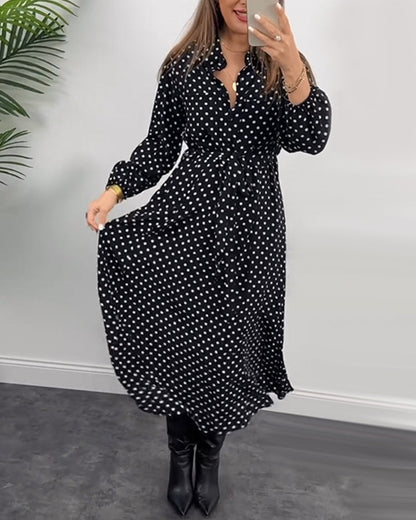 Elegantes Kleid mit Punktendetail