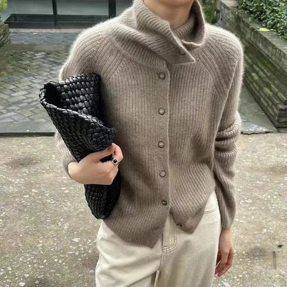 Gemütlicher Strickpullover mit Knöpfen Weich