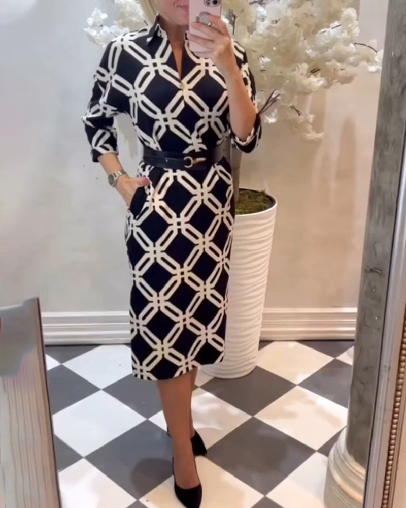 Kleid Mit Geometrischem Muster Und Seiten Schlitz