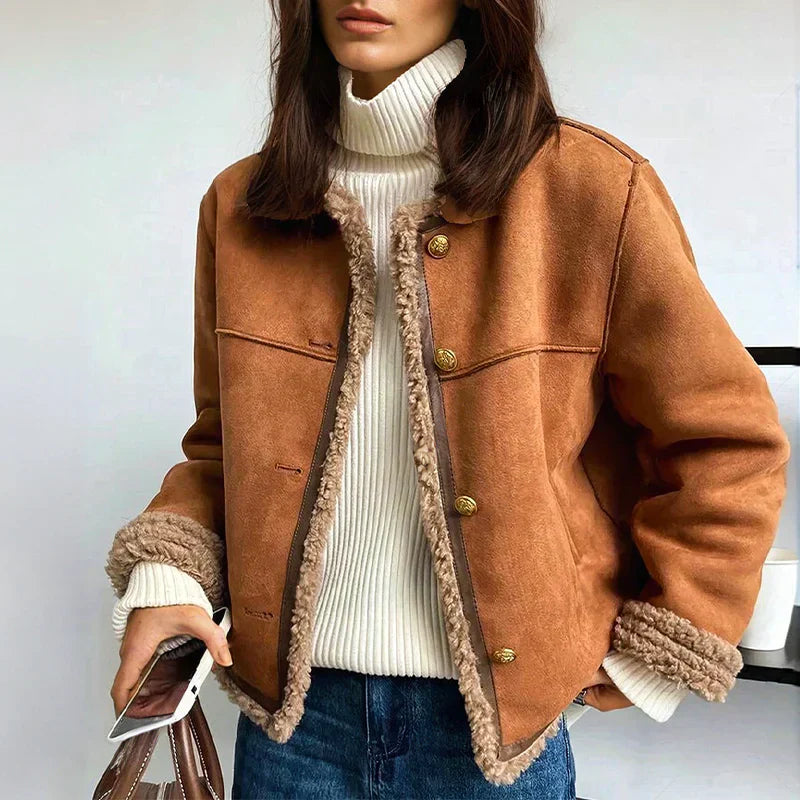 Kurze Frauenjacke Mit Knöpfen