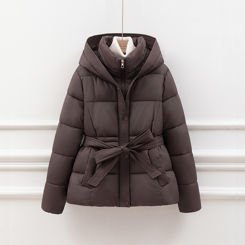 Schmale Steppjacke mit Kapuze und Gürtel