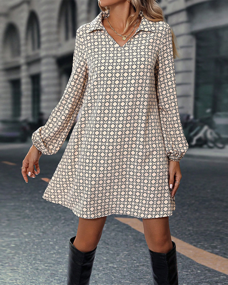 Stilvolles Damenkleid mit Aufdruck