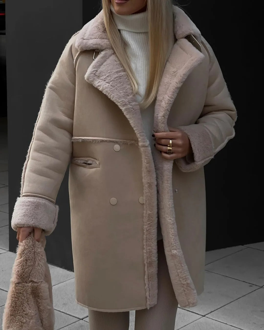Weicher Wintermantel mit Schaffellfutter XL-Größe