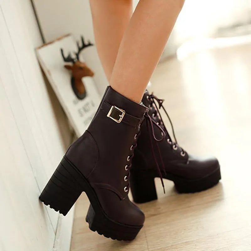 Stylische Schnürstiefel Edgy Design Metallic