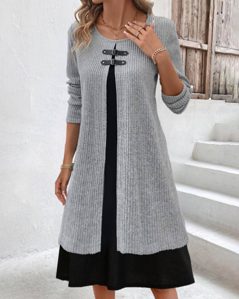 Elegantes Rippenkleid Mit Langen Ärmeln