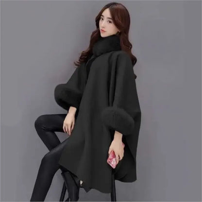 Elegante Damen-Capejacke mit Kunstpelz-Verbrämung