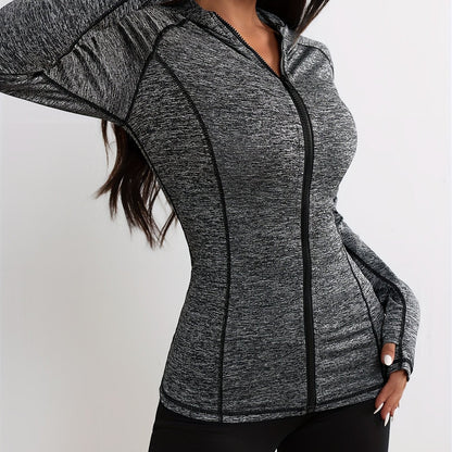 Sportive Jacke mit Kapuze und Kontraststreifen