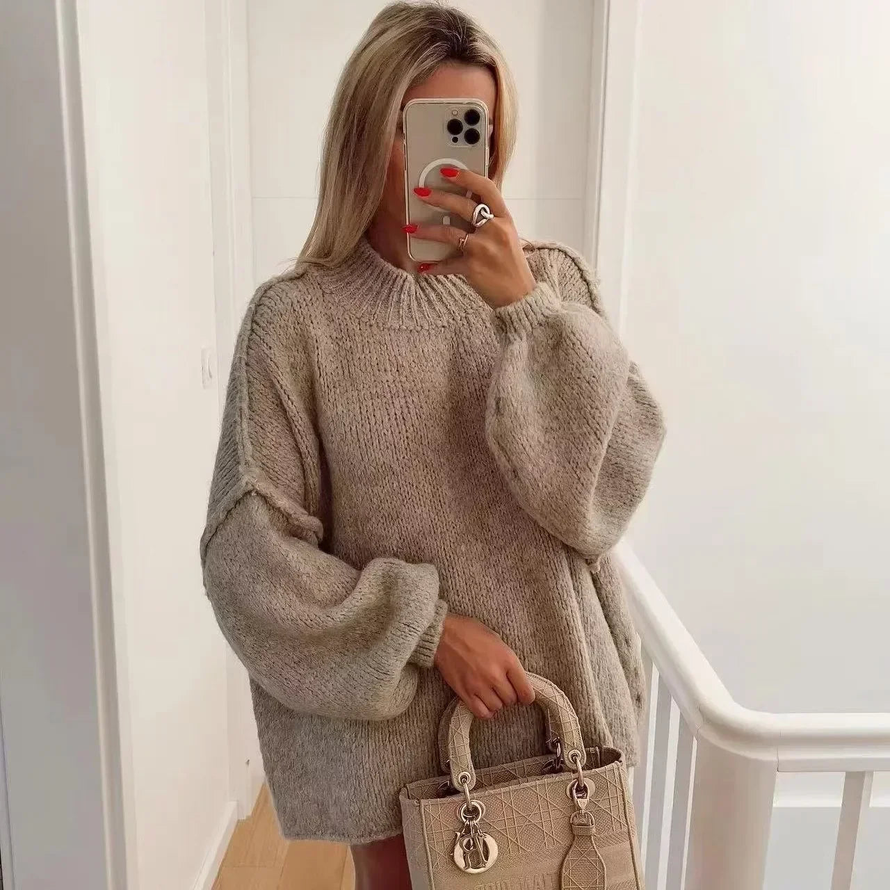 Weiches Strickkleid mit Rollkragen und Puffärmeln