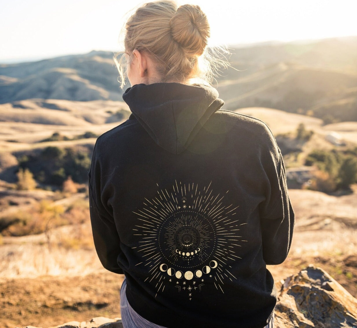 Modischer Hoodie mit Logo Druck - IdealeKleiden