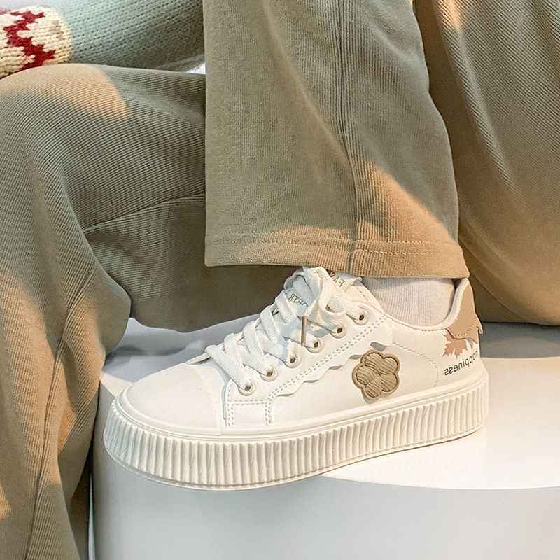 Modische Damen-Sneaker mit Blumen-Muster und hohen Sohlen