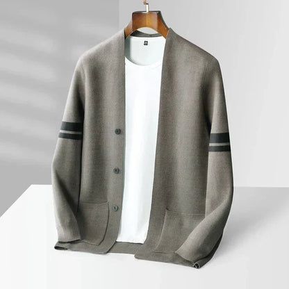 Moderner Strick-Cardigan mit Knöpfen