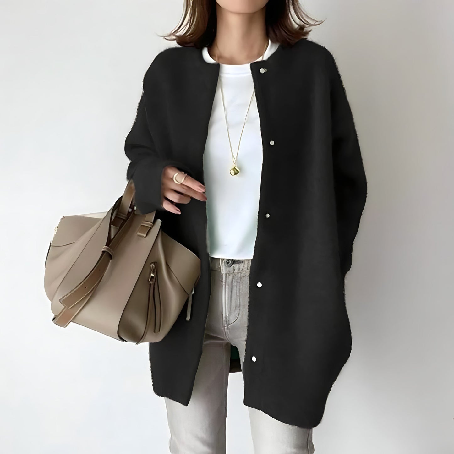 Modische Strickjacke mit Knöpfen