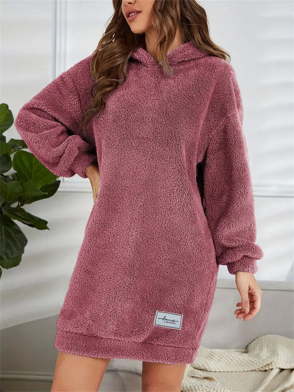 Übergröße Teddy Sweatkleid mit Kapuze → Weites Teddy Kleid Kapuze Oversize