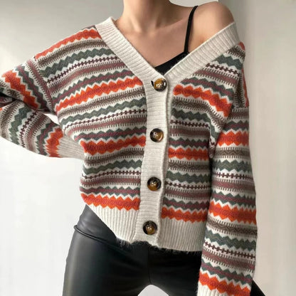 Gemusterte Strickjacke mit V-Ausschnitt und lockerer Passform