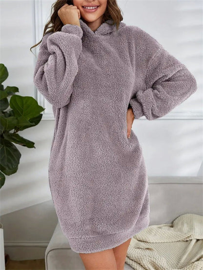 Übergröße Teddy Sweatkleid mit Kapuze → Weites Teddy Kleid Kapuze Oversize