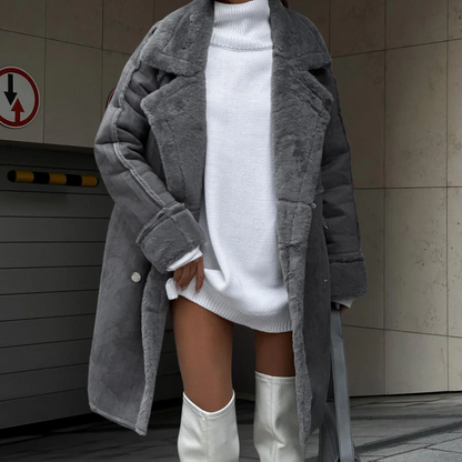 Großer Plüschmantel Oversized Schnitt