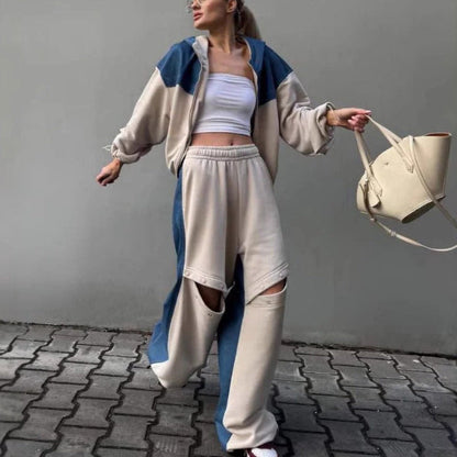 Kuscheliges Lounge-Set: Kurzes Kleid mit Kapuze und weite Hose