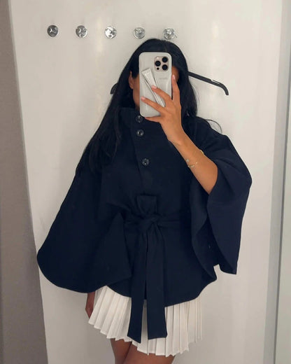 Stylische Cape Jacke Mit Gürtel und Taschen
