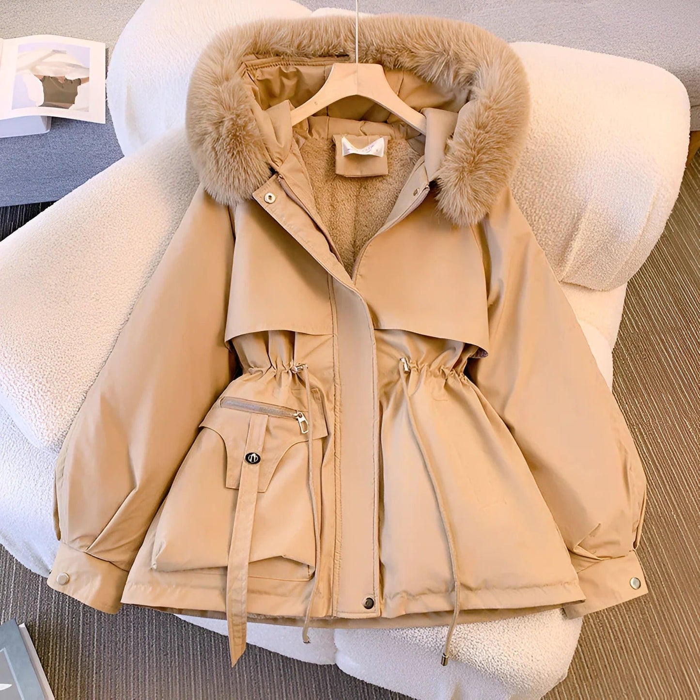Eleganter Wintermantel Taillierte Passform Kapuze mit Fellbesatz