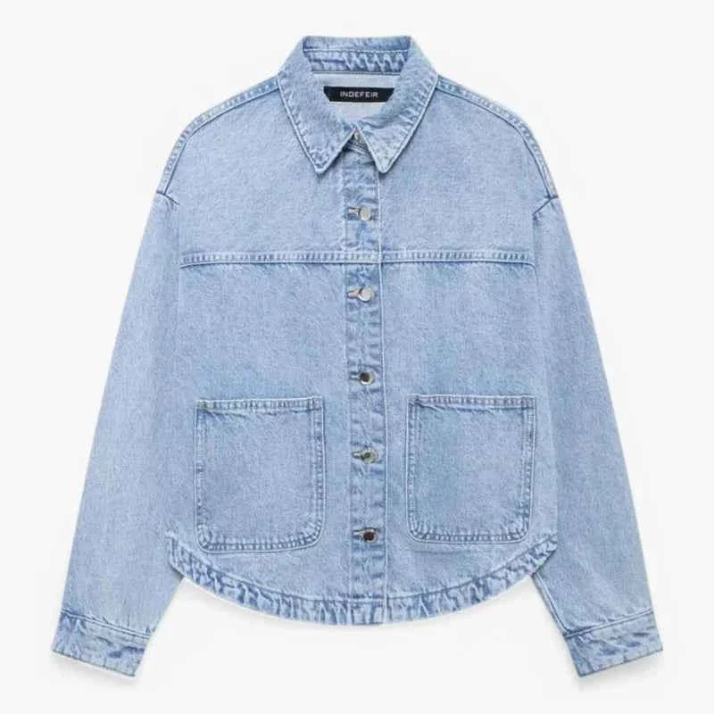 Stilvolle Blaujeans-Jacke Trendy Look