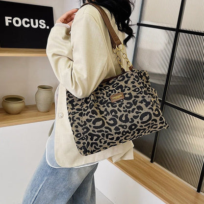 Stylische Leoparden-Tasche mit Kunstleder-Griffen