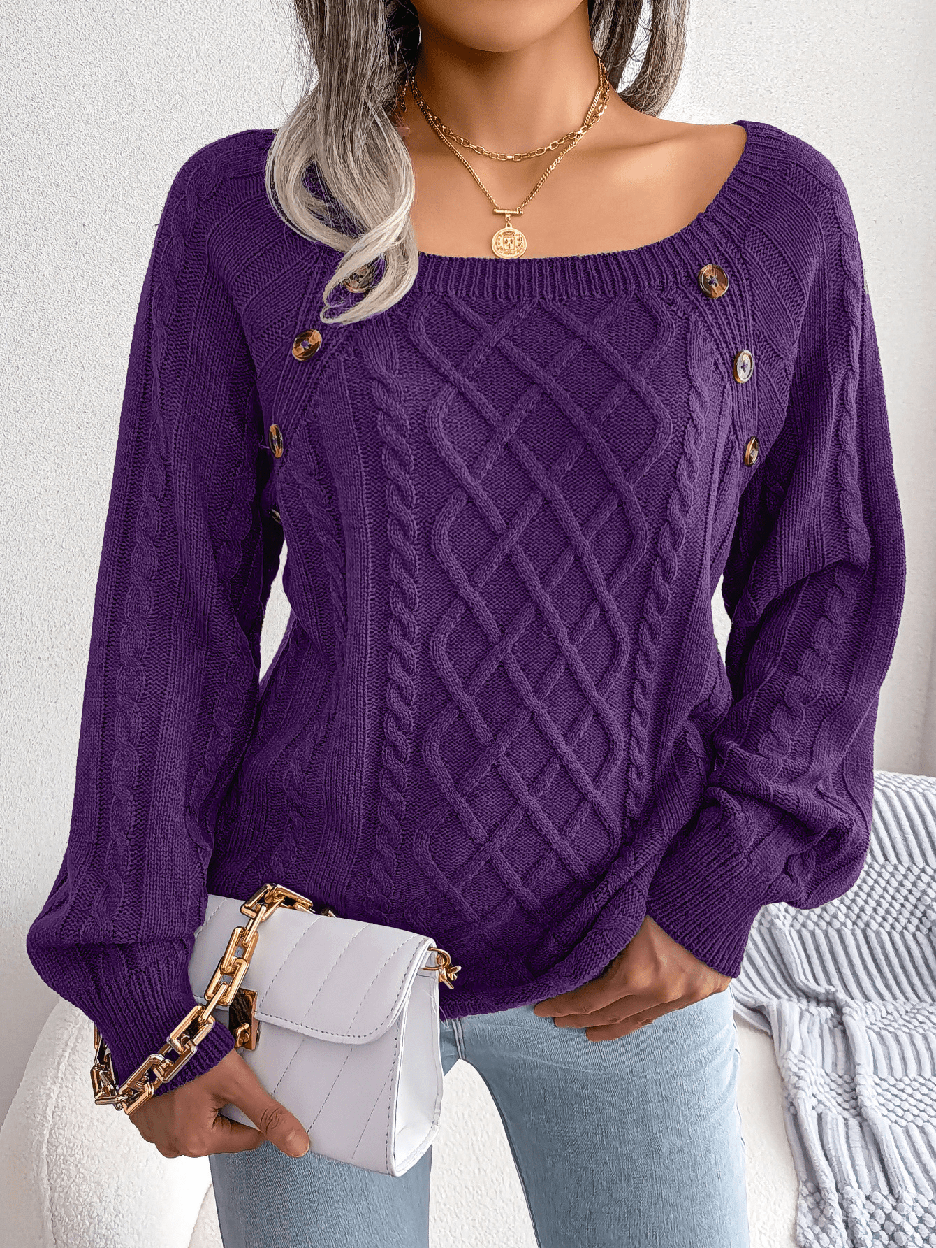 Eleganter Damenpullover mit Knöpfen